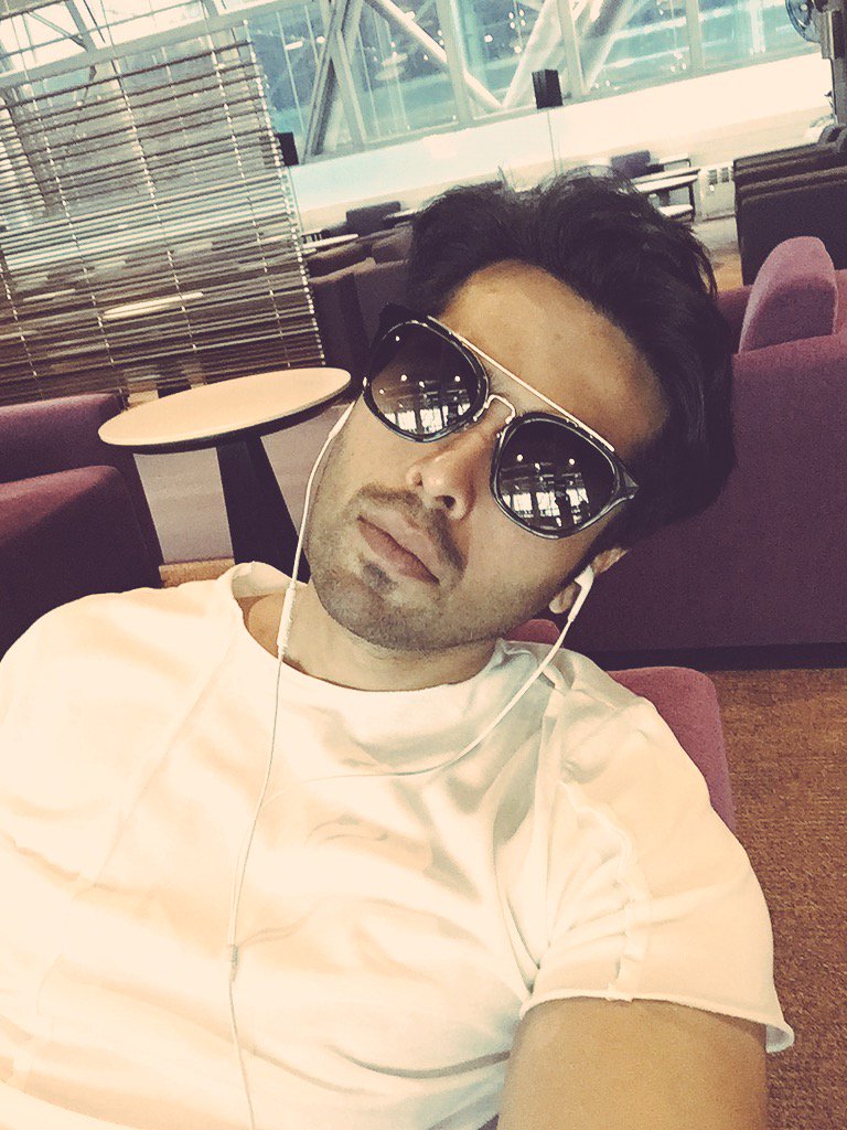 fahadmustafa26's tweet photo. Karachi Calling .....#actorslife #Traveller#🎬😎✈️ https://t.co/hBjOM3CBQr