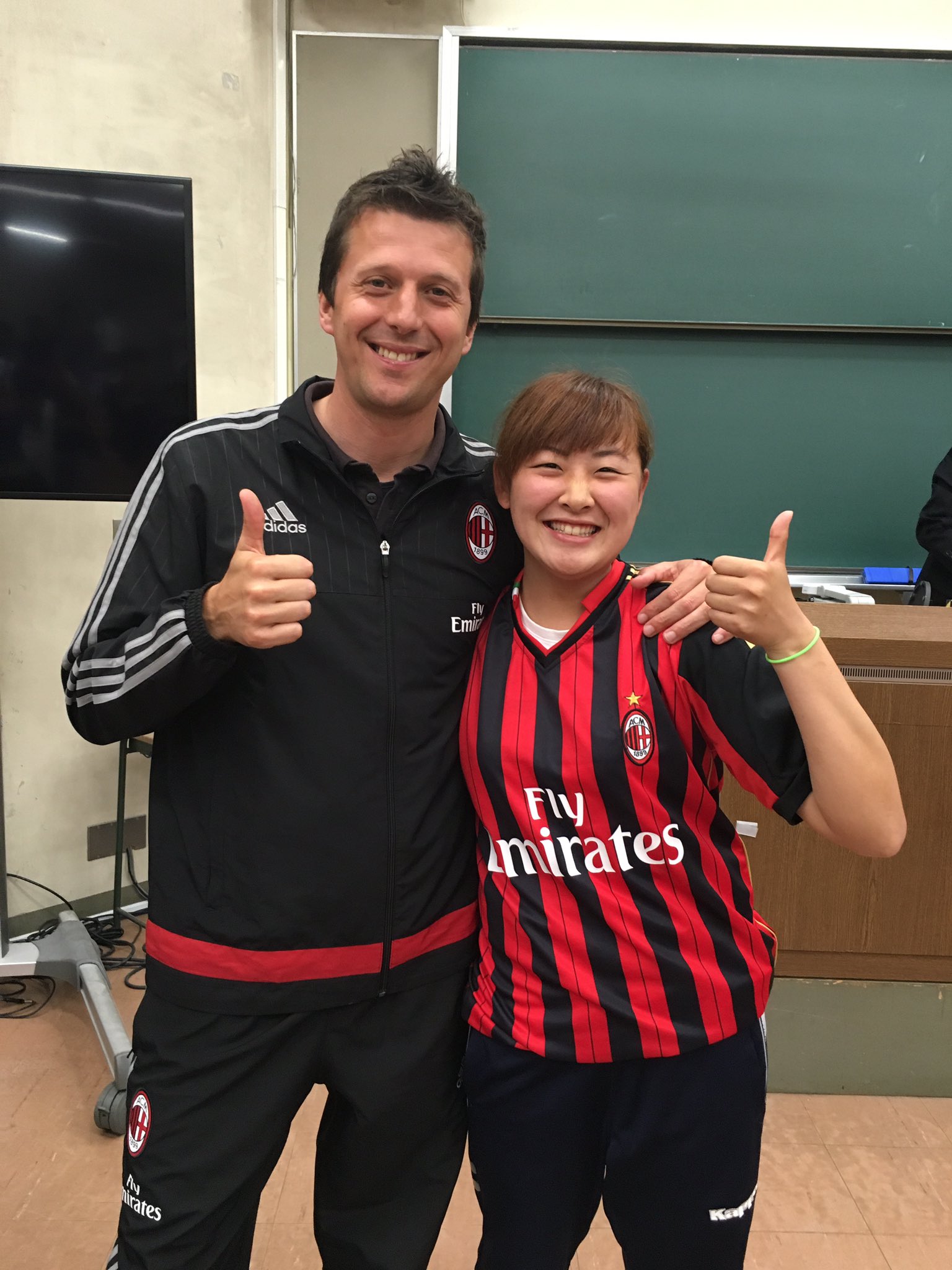 توییتر 至学館大学女子サッカー部 در توییتر 本日至学館大学で Acミランサッカースクール愛知に学ぶアスリートに求められるグローバルなスキルとは という講演会が開かれました とてもいい話を聞くことができました リアがacミランの練習着を着てたらお呼ばれ
