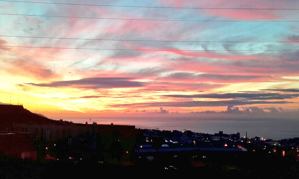 DisSuroeste's tweet photo. Así amaneció desde #ElSobradillo. Foto: @JuaniCaizares #FelizJueves #OrgullodeDistrito #SantaCruz https://t.co/7dPIneWPLe