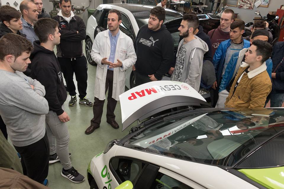 CESVIMAP's tweet photo. De #Lugo a #VisitasCESVIMAP, alumnos del CIFP As Mercedes #FibraDeCarbono #VehículoEléctrico https://t.co/yUHmalOwZq https://t.co/hBxNnt4g4K