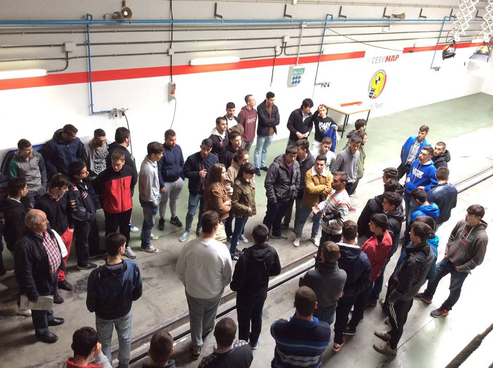 CESVIMAP's tweet photo. De #Lugo a #VisitasCESVIMAP, alumnos del CIFP As Mercedes #FibraDeCarbono #VehículoEléctrico https://t.co/yUHmalOwZq https://t.co/hBxNnt4g4K