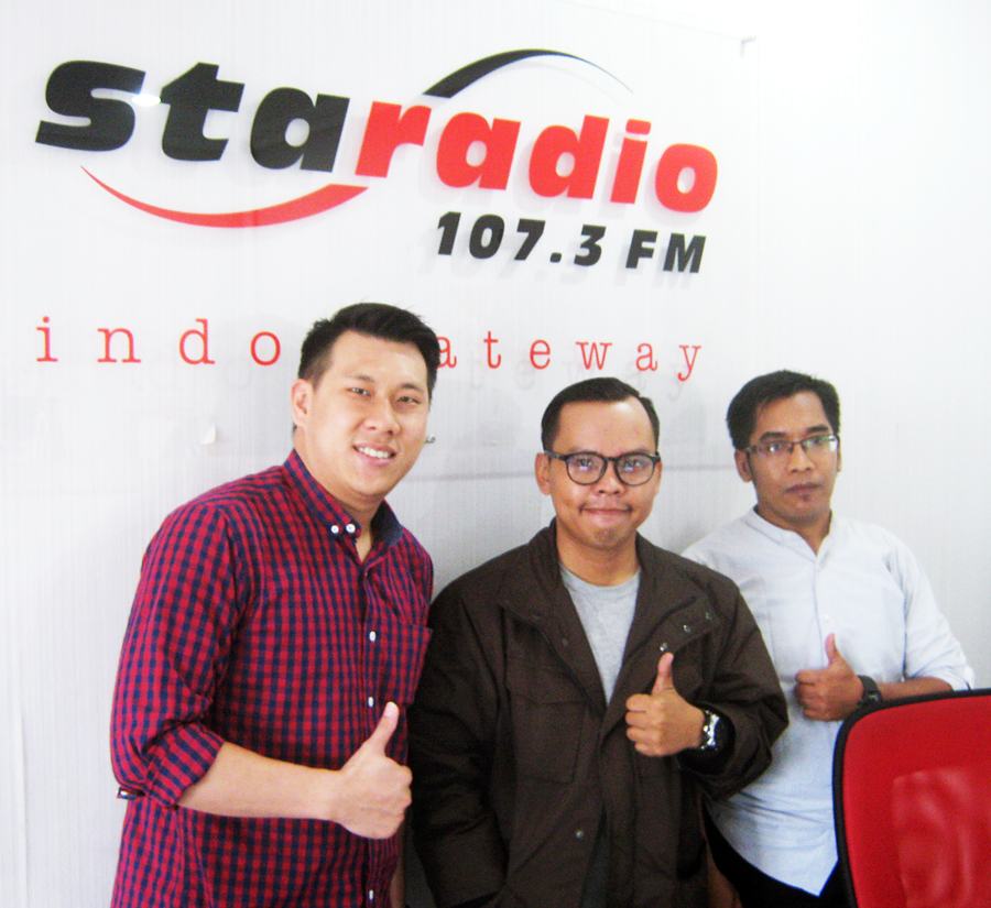 STARADIO1073's tweet photo. Terimakasih @flamingo_resto untuk rekomendasi menu makanan lezat nya bareng @D_Ramadhany di #StarOnTheTaxiWay https://t.co/zet4mQ3PsL