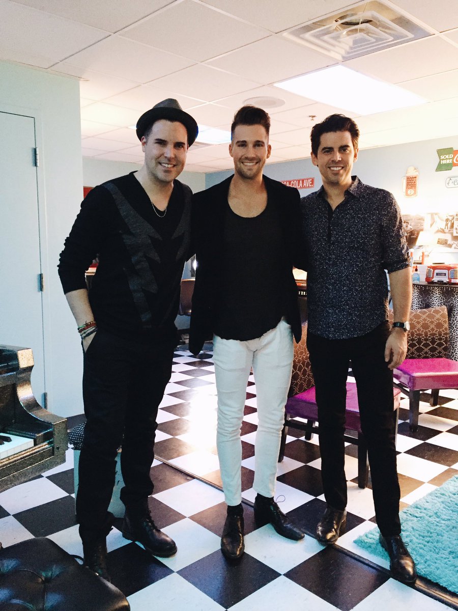 jamesmaslow's tweet photo. two damn talented musicians https://t.co/6VQltIEQRK
