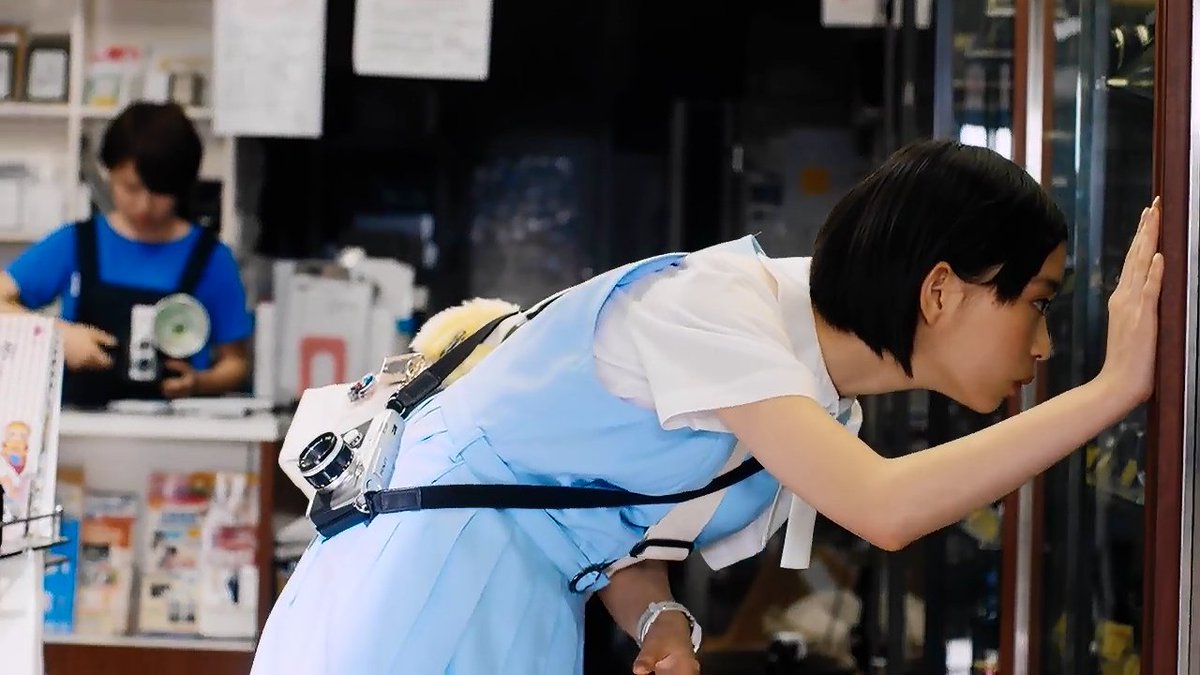 中庭の少女たち