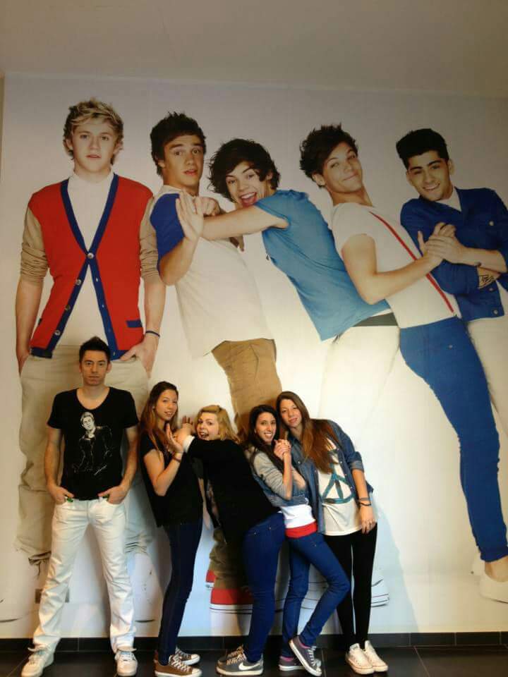 SheMetHerIdols's tweet photo. #ThrowbackThursday #tbt 
3 anni fa al 1D world store di Milano 😎
@itsoxford_ @itsmaalik @Itspaynee @MarcoMoriniTW https://t.co/3v6am9ImOU