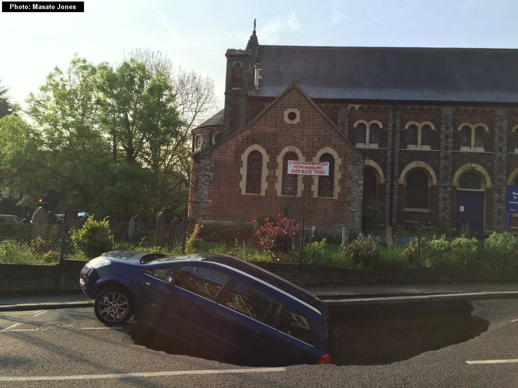 Kent_999s's tweet image. CHARLTON: A sinkhole swallowed a parked people carrier in Woodland Terrace this morning.