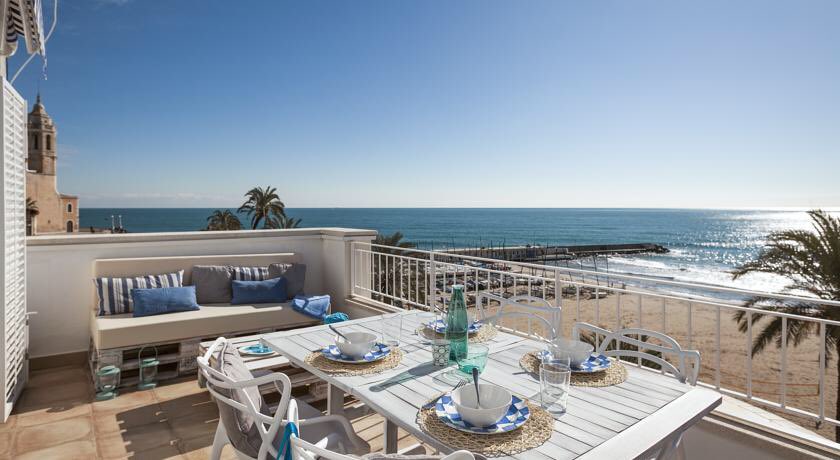 ENSOhospitality's tweet photo. Buscando opciones para estos fines de semana pre estivales? #SitgesGroup #LuxuryApartment https://t.co/GuAiPrvczT https://t.co/kRp9qDTkTj