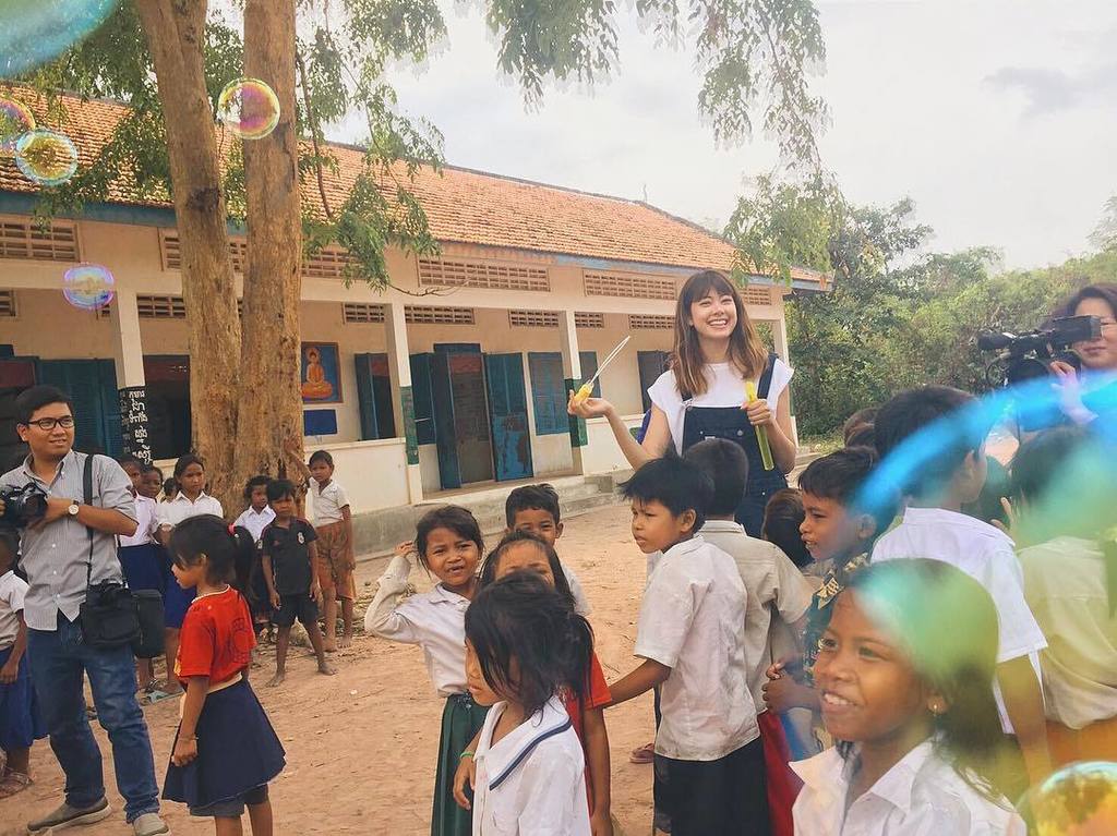 h2kari's tweet photo. #planjapan #becauseiamagirl project♡
in Cambodia❤️ https://t.co/JXUpKVQe6f