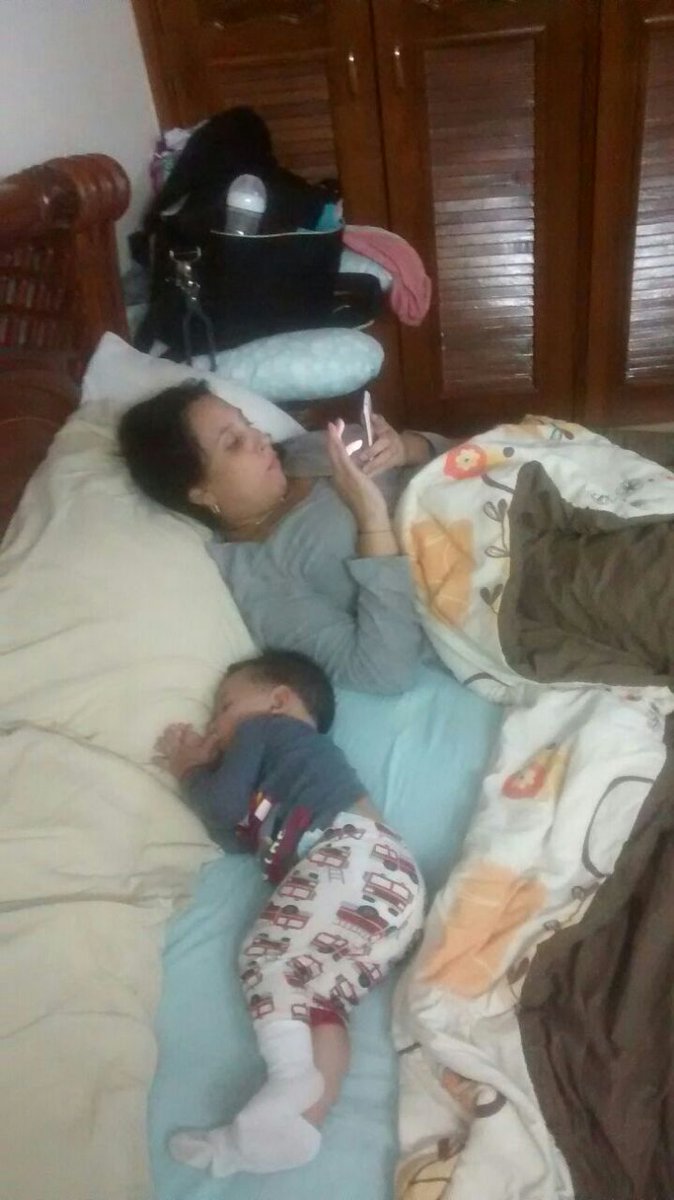 OscarRa12044854's tweet photo. Ése turquito. Saco a su padre de la cama. https://t.co/CAE0C1B80g