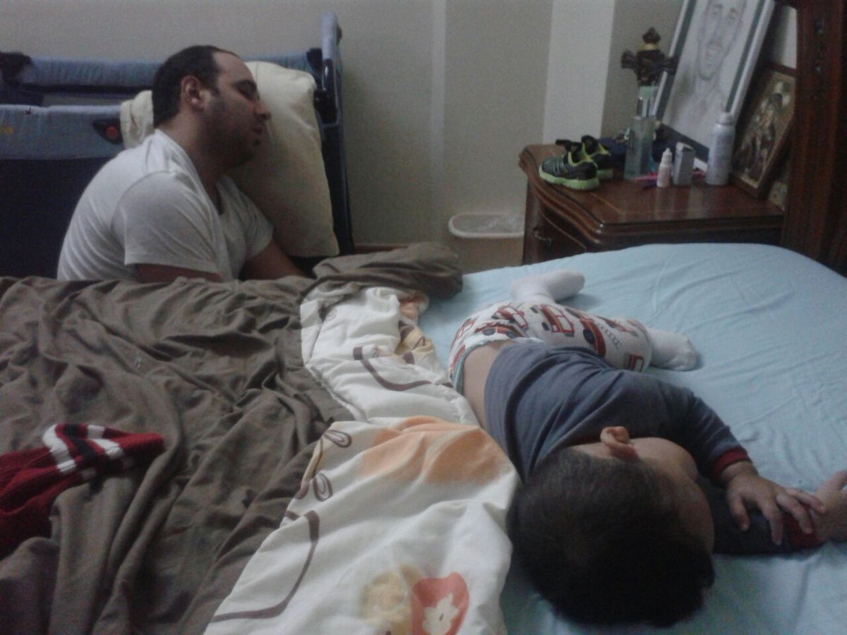 OscarRa12044854's tweet photo. Ése turquito. Saco a su padre de la cama. https://t.co/CAE0C1B80g