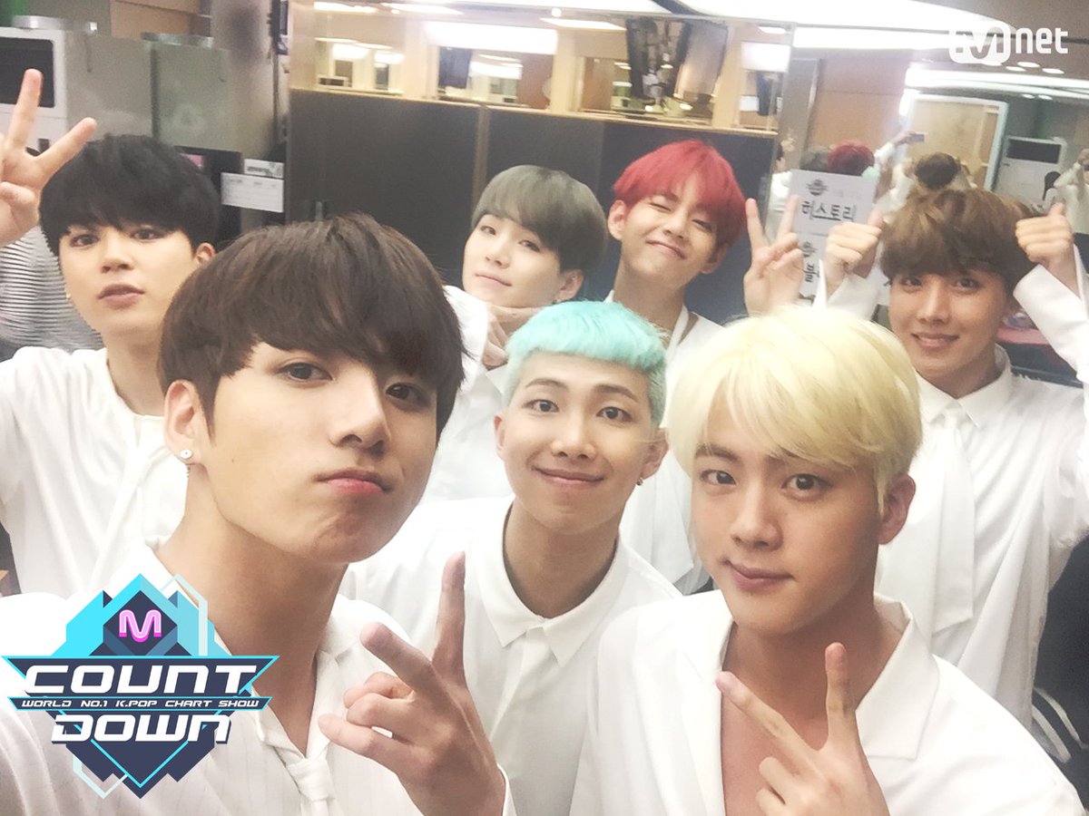 MnetMcountdown's tweet photo. 여러분 많이 기다리셨죠!! 드디어 완전체 #방탄소년단 의 단체사진! 6시 #엠카운트다운 에서 최초공개되는 컴백무대 역대급으로 준비했으니 놓치지 마세요!! https://t.co/NZVoAfCx7N