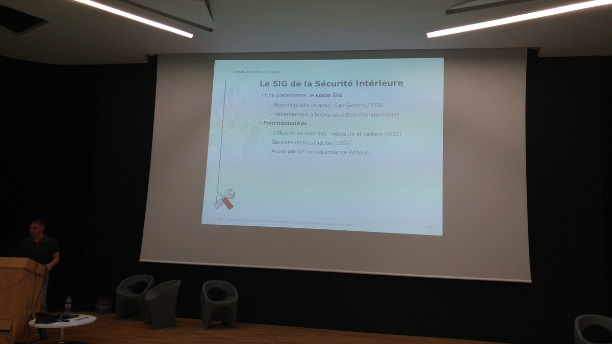 kurthalex's tweet image. Prez du SIG de la sécu intérieure #foss4gfr