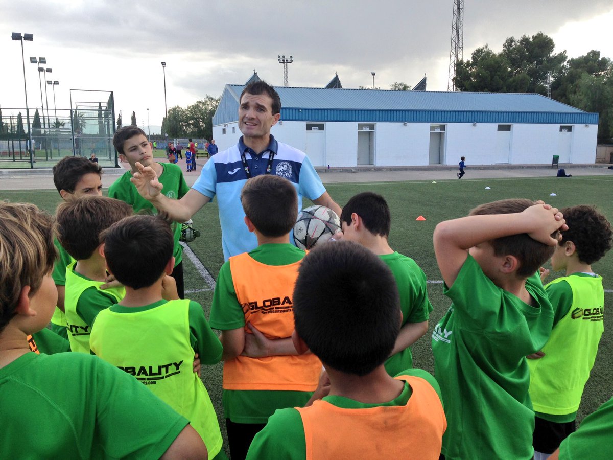 EFMolinaOficial's tweet photo. Éxito en la #SesionFormartiva de @pepeluna1976 con nuestro #BenjaminA, entrenadores y alumnos de @MurciaCenafe. https://t.co/NVH9VaGEB2