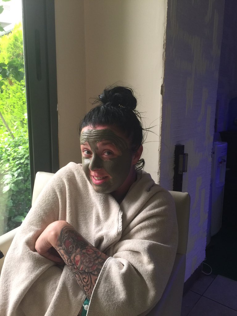 dbessey78's tweet photo. #mask #princess #Fiona #turkish #bath #massage #donkeyshit https://t.co/otDntbf5s0