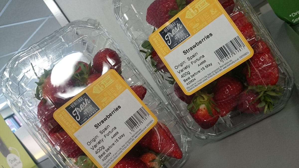 MyLocalWigan's tweet image. 😘Delicious, juicy strawberries, 400g for just £2 another #mylocal#deal