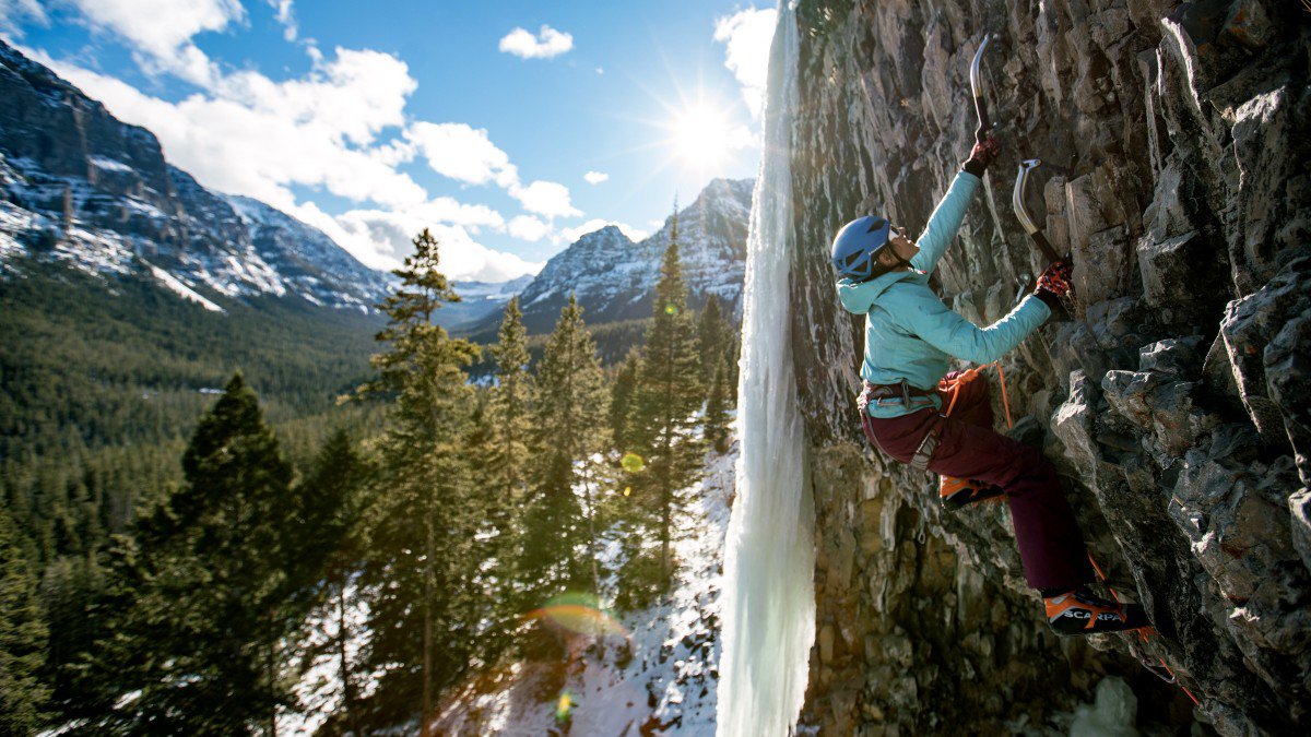 outsidemagazine's tweet photo. If you didn't already know, women are killing it in the climbing industry: https://t.co/WSs3CK8s1F https://t.co/ds2TuJWD9W
