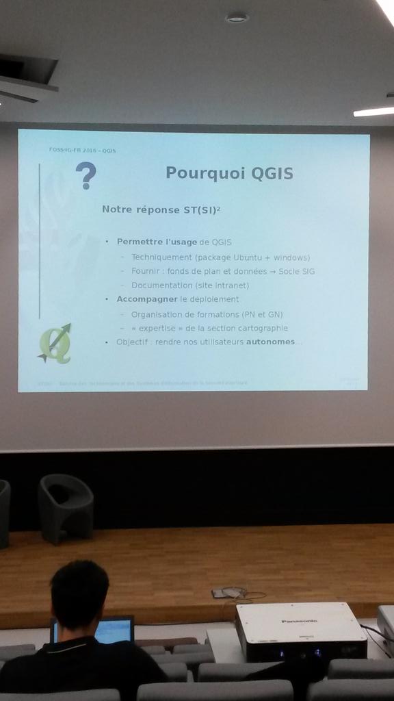 mypoppy_eu's tweet image. QGIS pour la sécu intérieure #foss4gfr (Éric Pommereau, MININT)