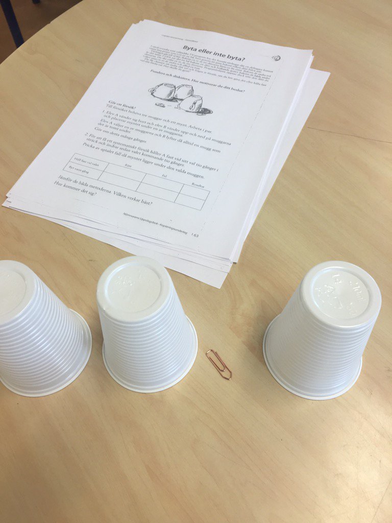 MaisaMalin's tweet photo. Kul matte idag med idrottsklassen, The Monty Hall problem. #9i #solskol #edsbergsskolan #matte  #sannolikhet https://t.co/9mGXF6UROs