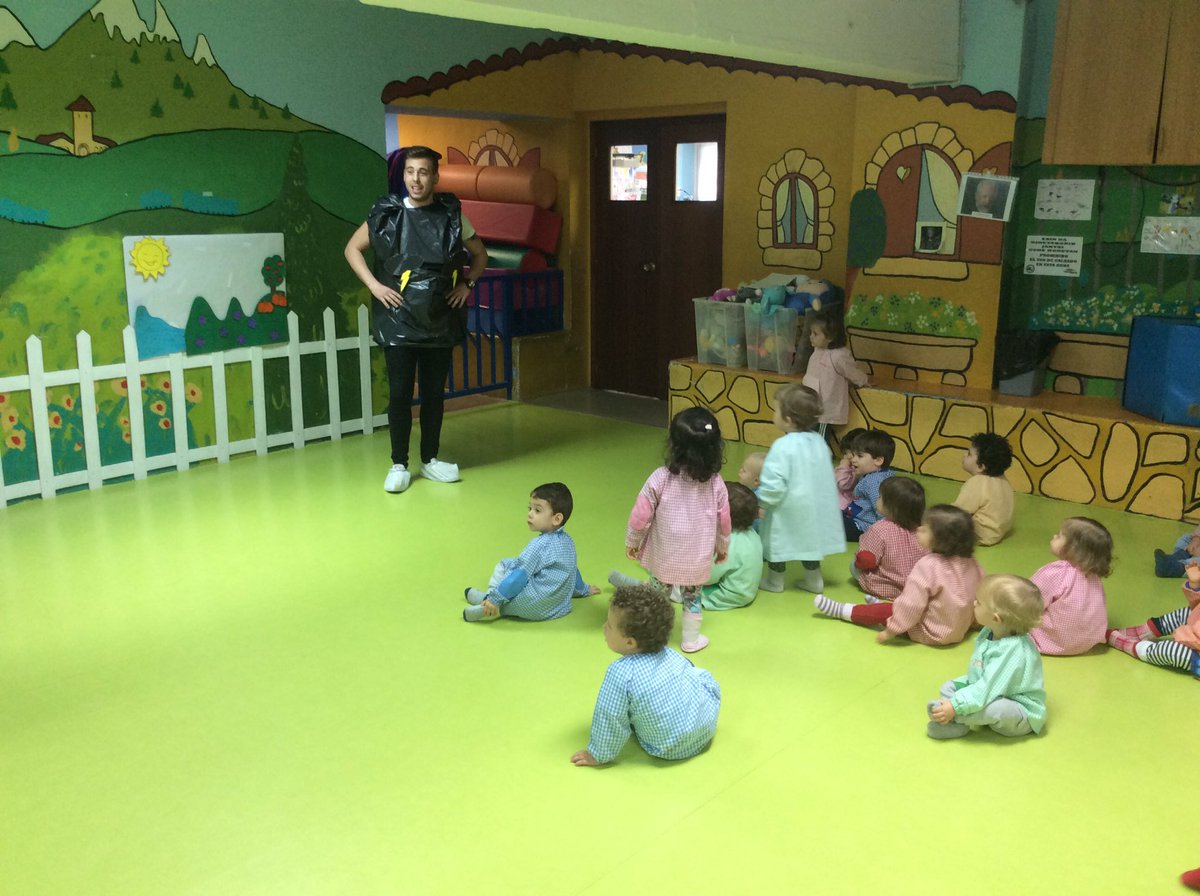 truebaikastetxe's tweet photo. Urte bateko gelakoek ortzadarraren koloreak pixkanaka ezagutuko dituzte!!! https://t.co/nUao3HQUbX