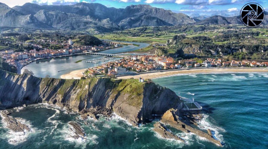 InAsturias's tweet photo. #Ribadesella desde el aire es igual de impresionante que desde la tierra #Asturias https://t.co/7bXR4wITgF vía @asturias_ig