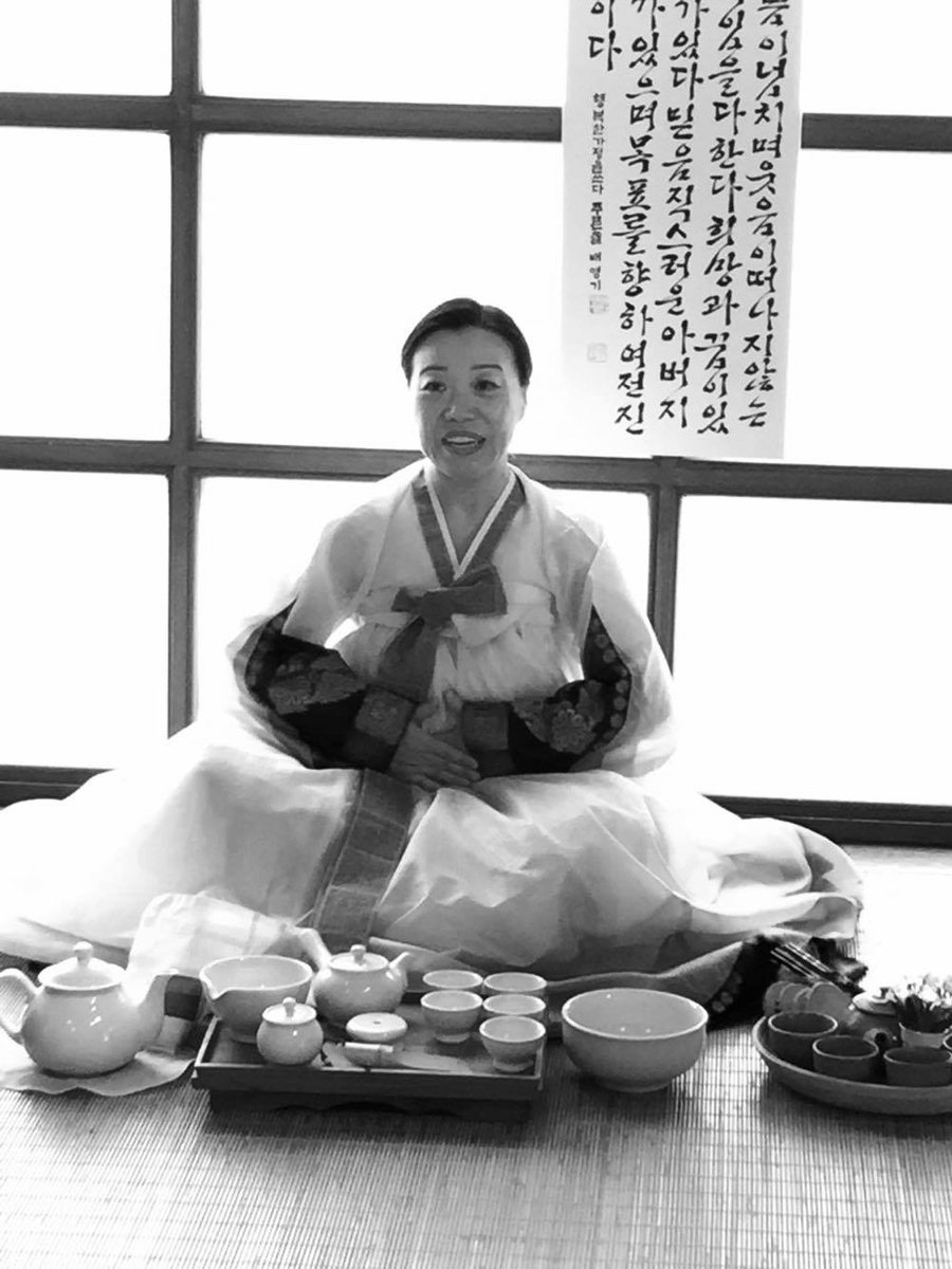 cec_korea's tweet photo. Photos de la cérémonie du thé à la coréenne faite par Madame Pavageau à la maison de l'Erdre hier. https://t.co/7CNmT83khE