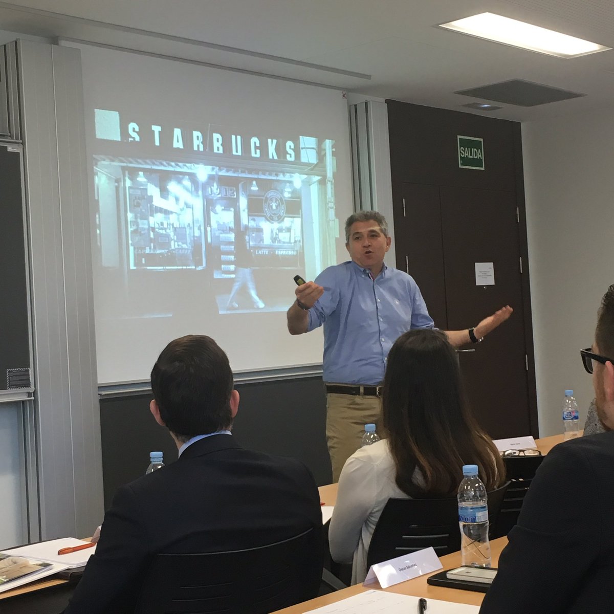 EsadeLawSchool's tweet photo. Turno de @emiliollopis para aplicar el Branding y la estrategia digital en el sector legal #ESADELaw https://t.co/hlwz6N8QL5