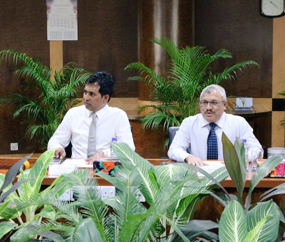EenInoo's tweet photo. Min. @em_saeed in the round table discussions held today, with co-financiers on INIA's terminal development project. https://t.co/tC8gWGAx7m