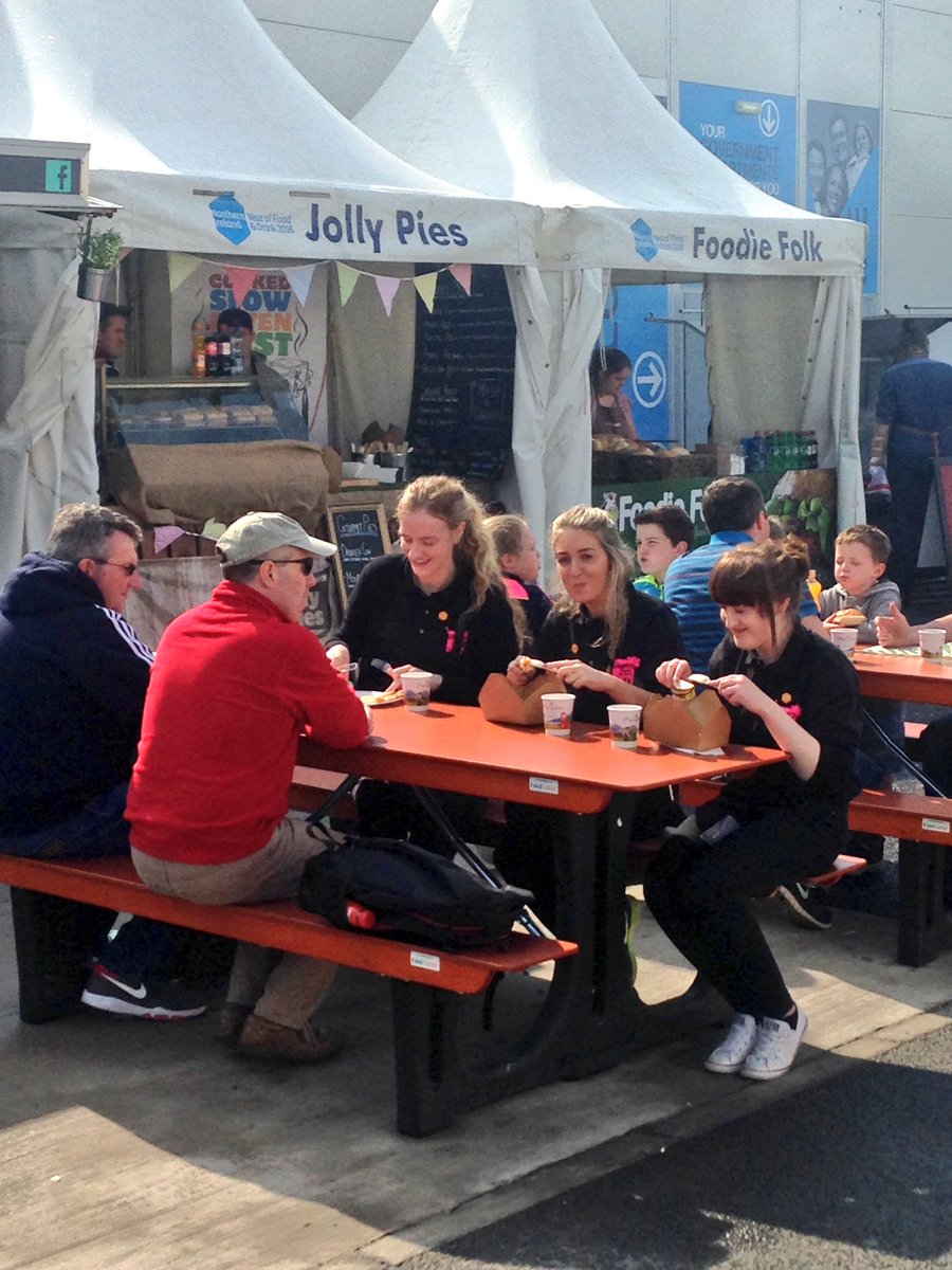 HChloeBurgess1's tweet image. Girls from @glastryfarm enjoying some jolly pies @jollypieman before it gets busy @balmoralshow