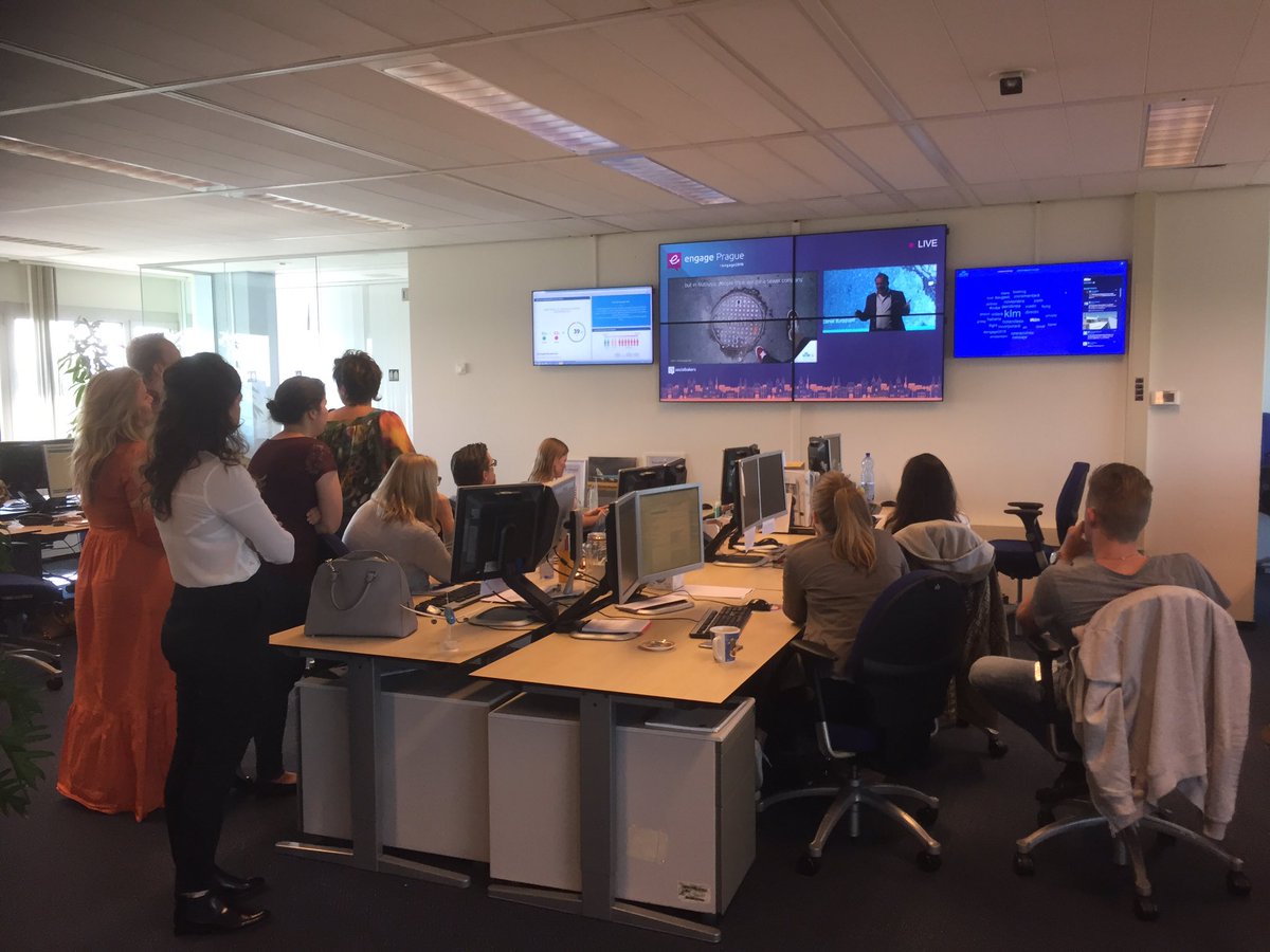 Greetings from the <a href="/KLM/">KLM</a> Social Media Hub.! We're all watching the #Engage2016 live stream! youtu.be/remZPkJKyQ8