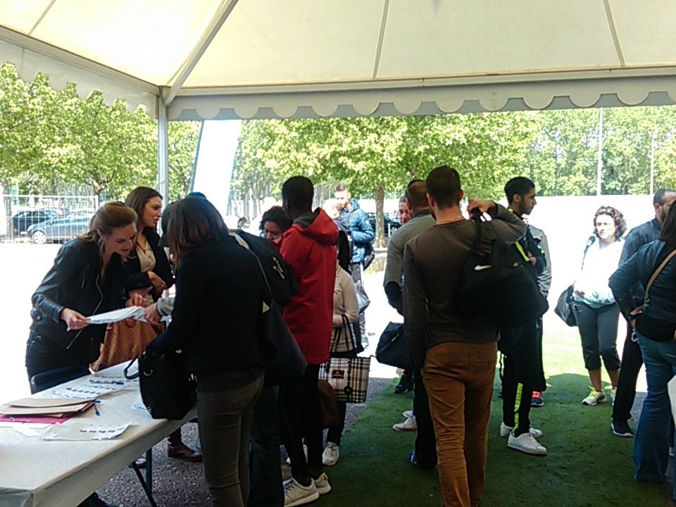 _Anais3's tweet photo. Arrivée des jeunes et des entreprises pour #FES2016 c'est parti ! @FACEHerault https://t.co/gbGTiO2FxE