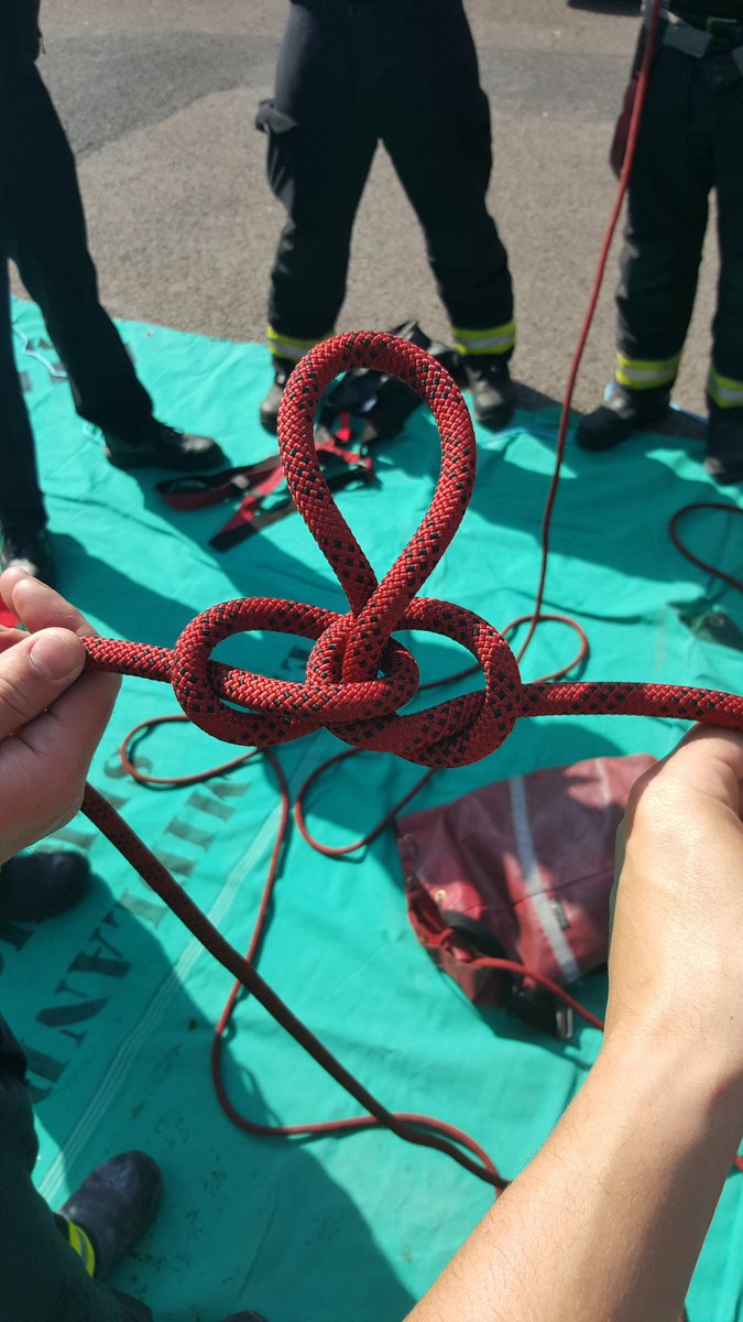 WMFSNorthfield's tweet photo. Knots and lines in the sun! 🌞 #Alpinebutterfly #workingathight @KingsNortonFire https://t.co/qMFhfuApad