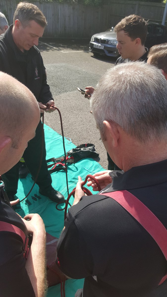 WMFSNorthfield's tweet photo. Knots and lines in the sun! 🌞 #Alpinebutterfly #workingathight @KingsNortonFire https://t.co/qMFhfuApad