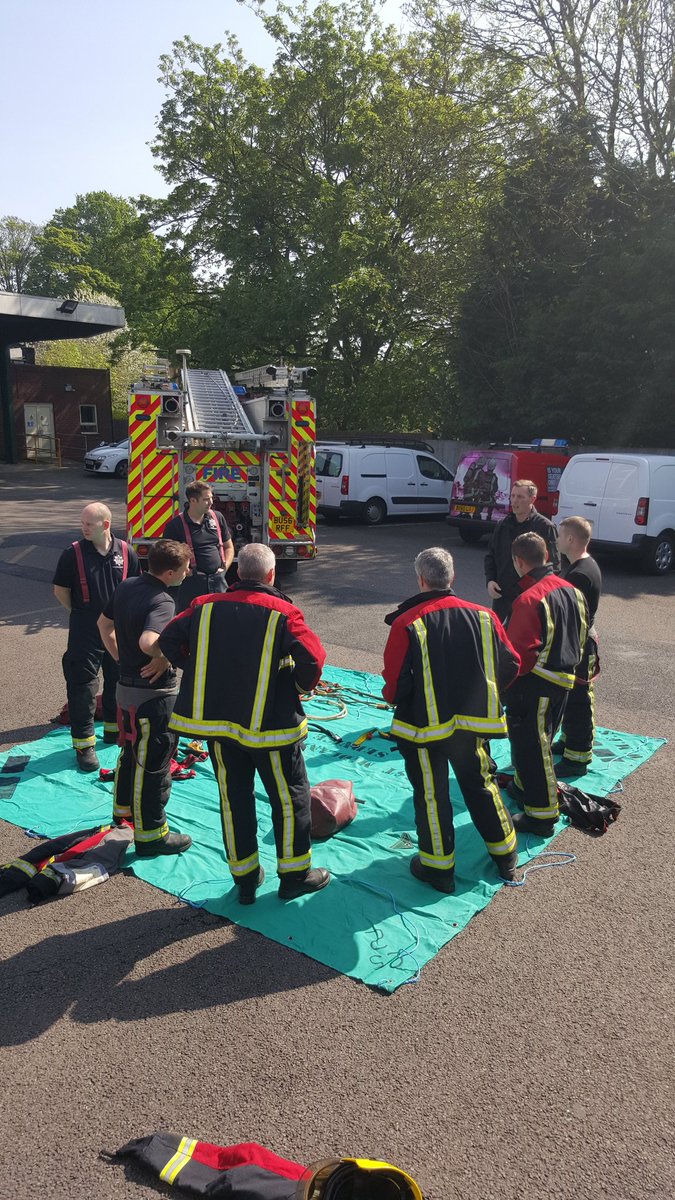 WMFSNorthfield's tweet photo. Knots and lines in the sun! 🌞 #Alpinebutterfly #workingathight @KingsNortonFire https://t.co/qMFhfuApad