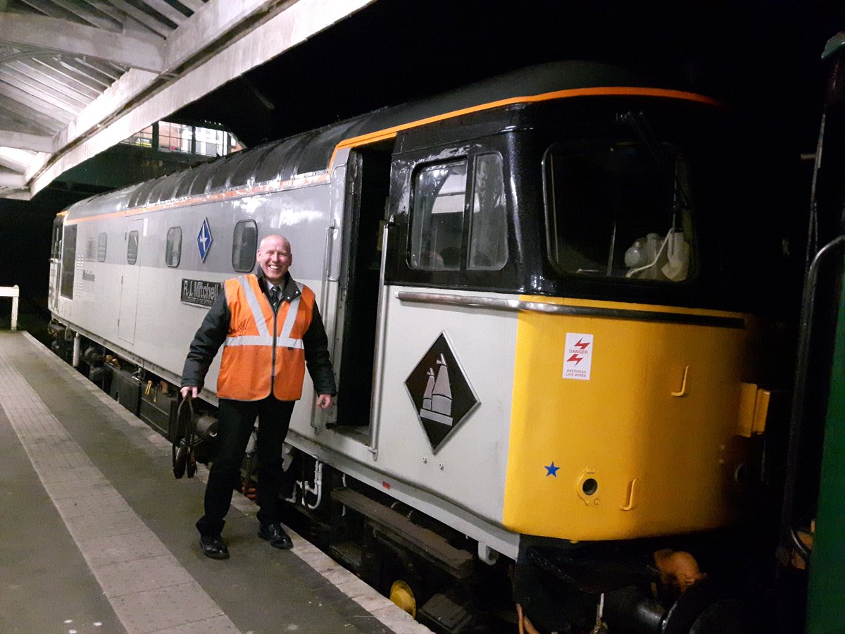 SpaVRofficial's tweet photo. @newsfromfta This chap looks familiar! #InspectTheLine #DriveTheLine whatever happened to one man one job! #LoveLife https://t.co/2ci3Loqq2p