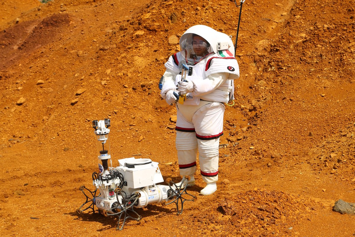AirbusCareers's tweet photo. Discover how @AirbusGroup is helping #astronauts prepare for manned missions to #Mars https://t.co/YTYcPqJEmZ https://t.co/Sb70ad9QGi