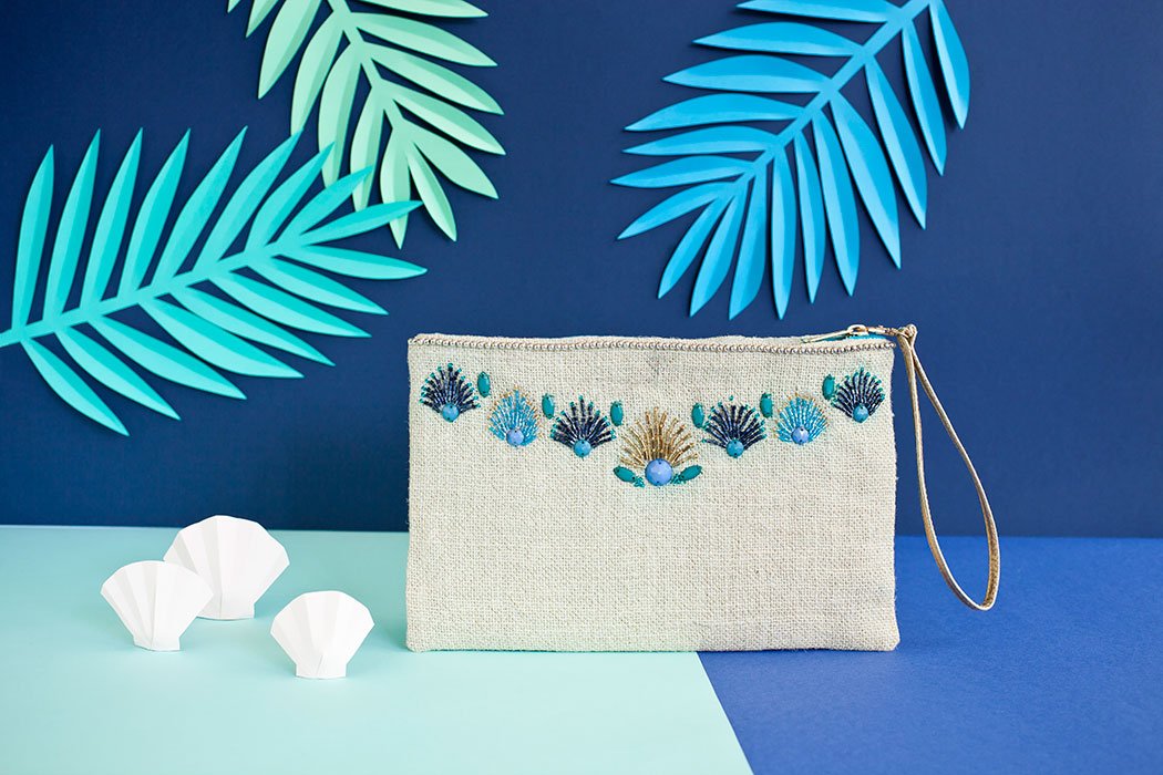 Découvrez notre pochette en collab' avec <a href="/laseinographe/">La Seinographe</a> 
maradji.com/#!Maradji-x-La…