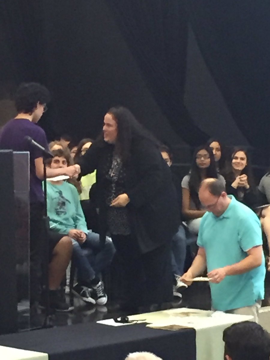 SPLincoln81's tweet photo. @SPLincoln81 LMS Awards Ceremony #sd81engage https://t.co/i0IbkPvk3t