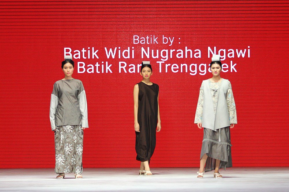 endramawan's tweet photo. Good News saking Trenggalek @EmilDardak @avinML Surabaya Fashion Parade 2016 https://t.co/JL71PwbAOq