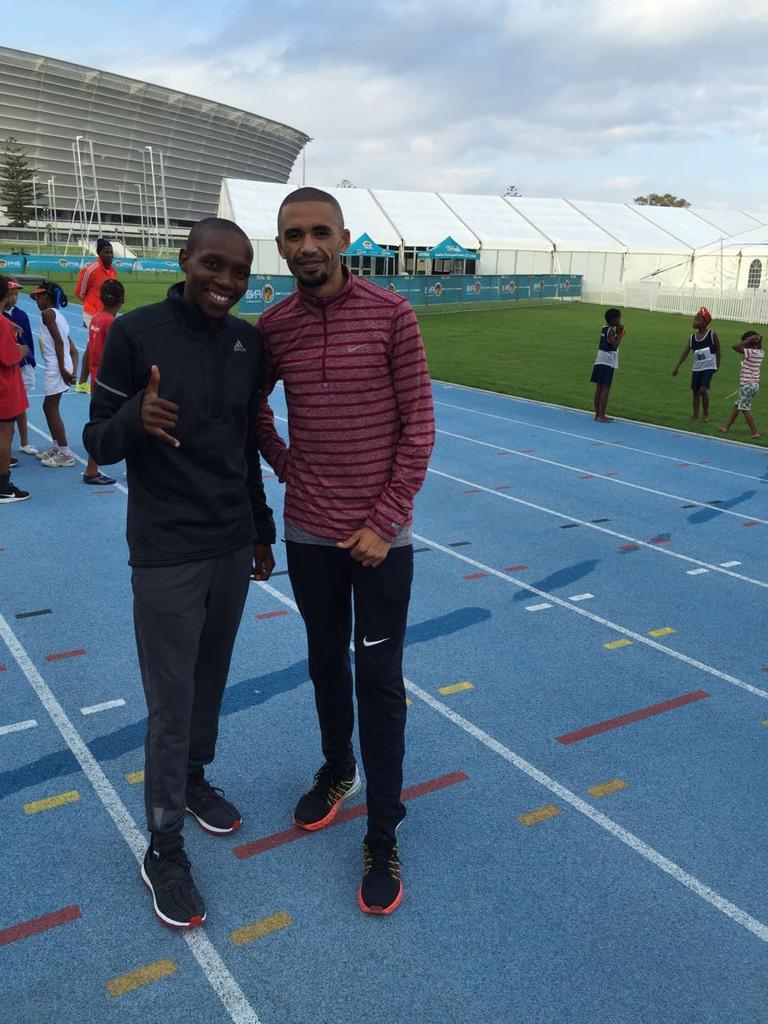 gladwin5000m's tweet photo. Coaching clinics at Green Point Stadium with FNB12 crew. https://t.co/Hnf5Qzxmkn