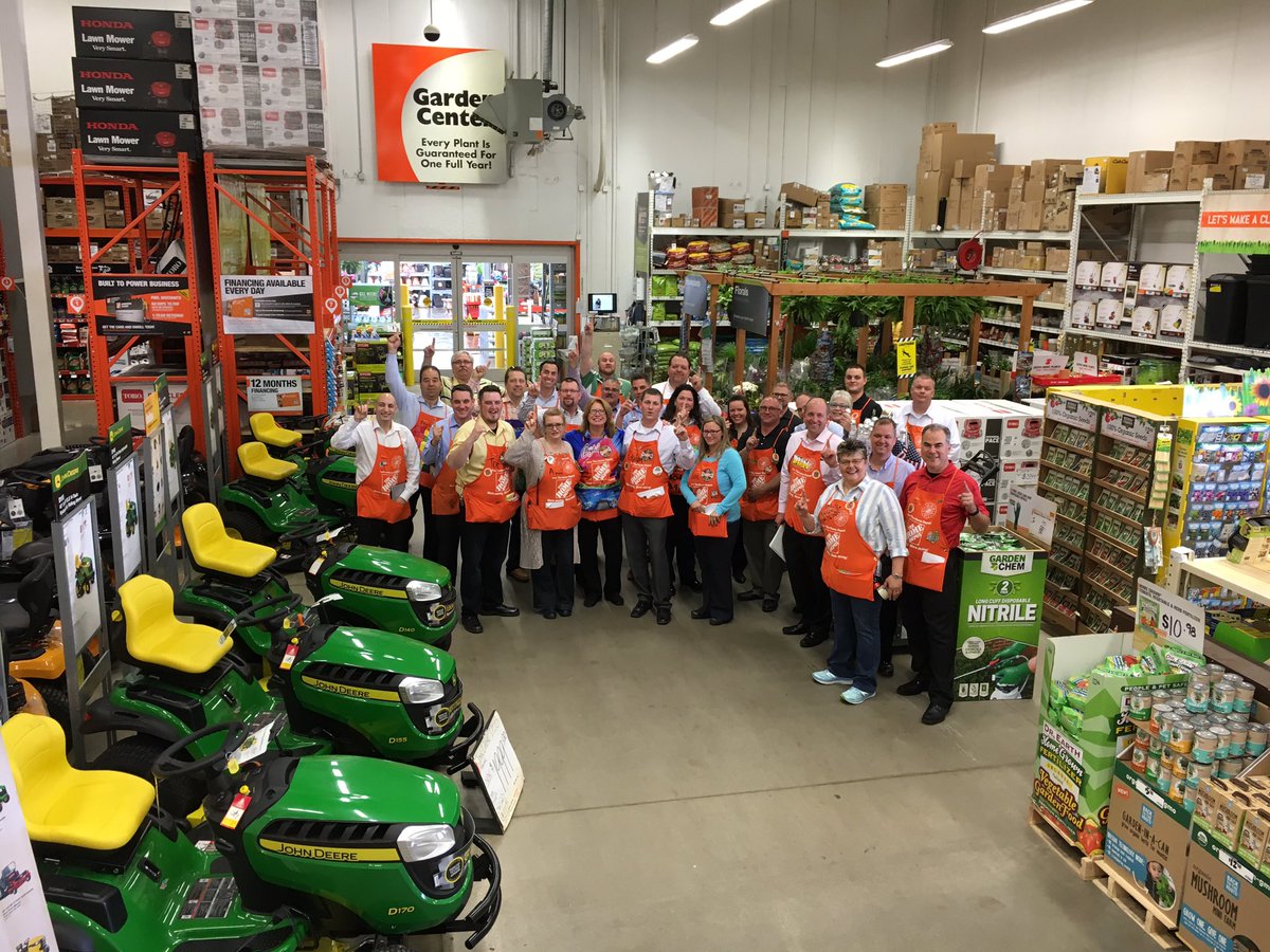 crystal_hanlon's tweet photo. Love my Aprons Team 4921 and Team #4910, love them!  Thank You! https://t.co/MBJKbY8XDC