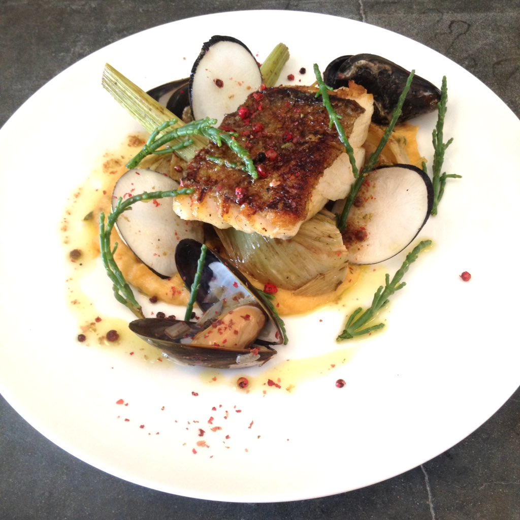 RootdownLDN's tweet image. New on- pan fried cod, pickled mussels, cured cod &amp;amp; potato purée, fennel, black radish and samphire &amp;amp; herb dressing