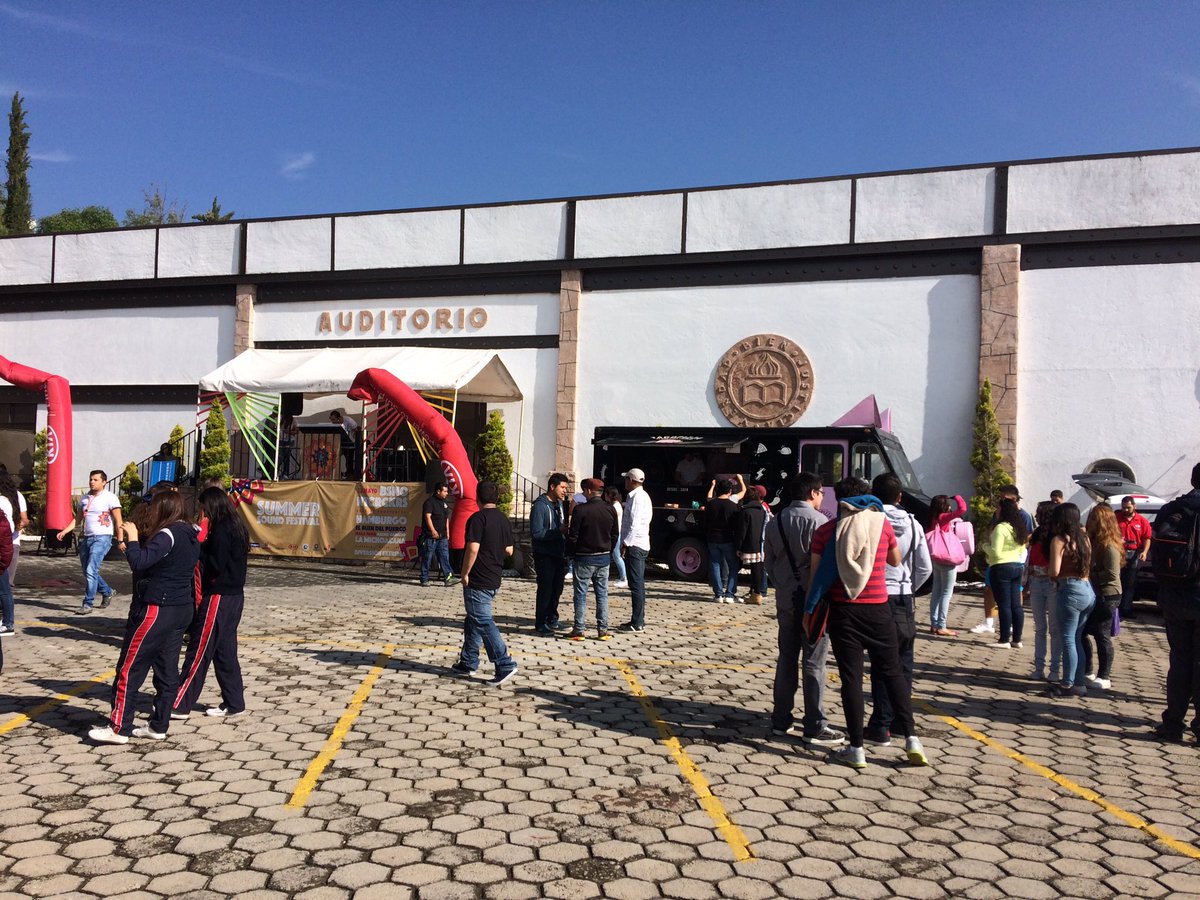 Iniciando evento en <a href="/ujsoficial/">Justo Sierra UNI</a> <a href="/HamburgoFT/">HamburGo Food Truck</a> <a href="/elNACHOGABACHO/">EL NACHO GABACHO</a> <a href="/ElBuenDelPuerco/">El Buen del Puerco</a>