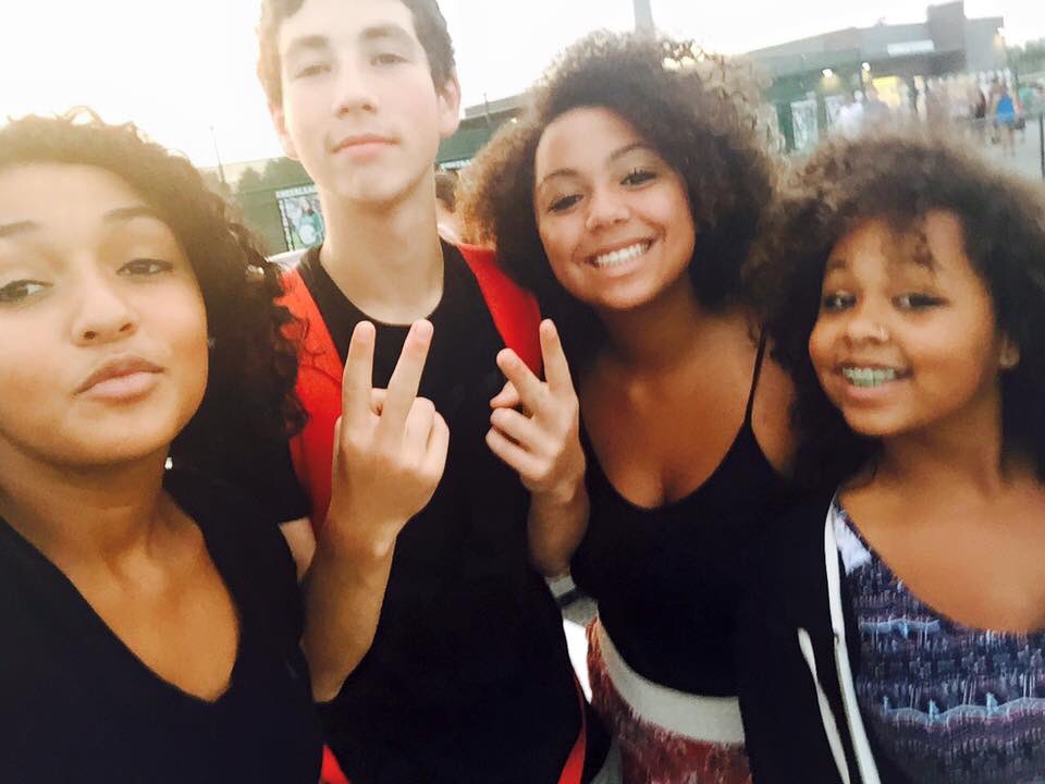 jayper12's tweet photo. miss summer so bad rn. school needs to end sooner. https://t.co/SYP9biWxTb