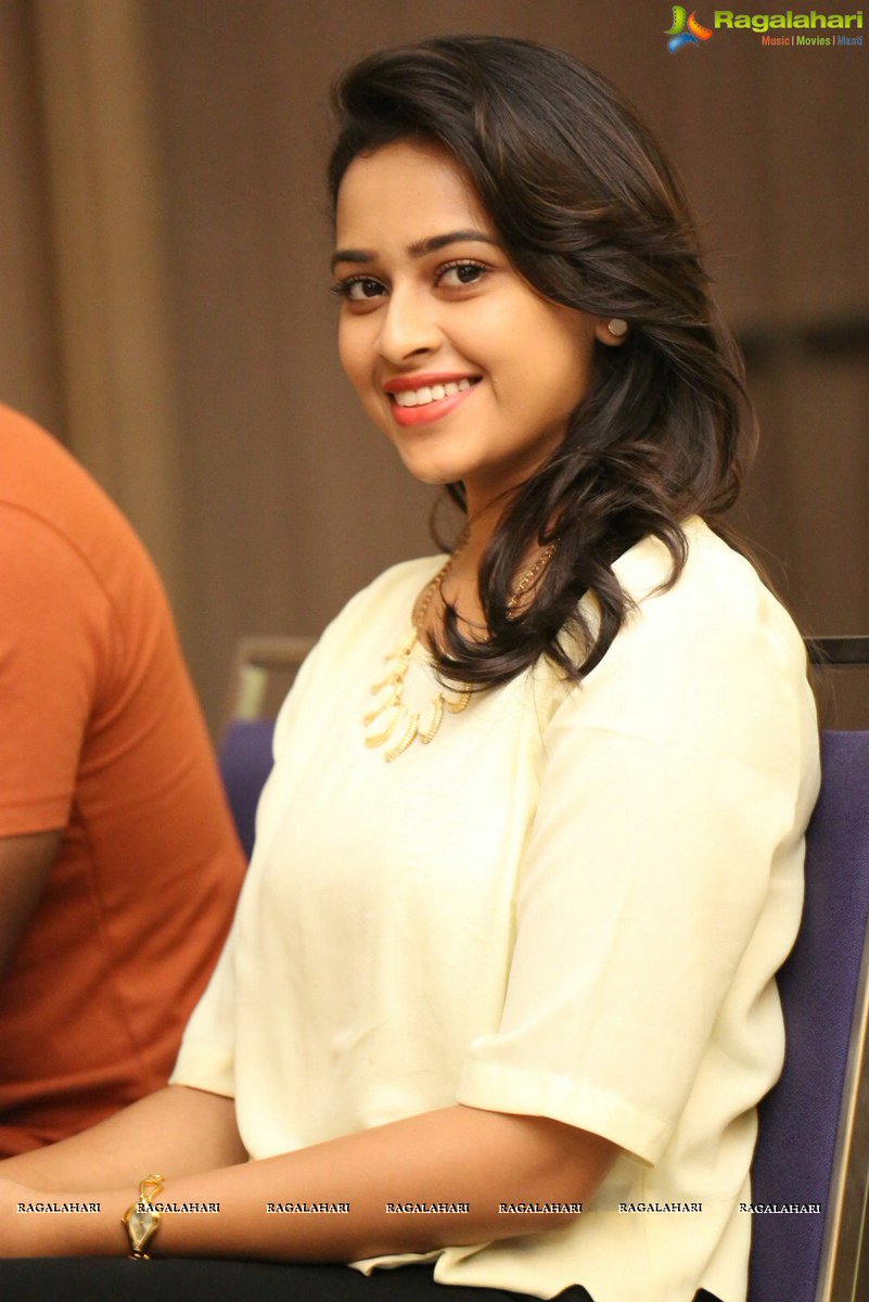 ragalahari XユーザーのRagalahariさん: 「Cute #SriDivya Photo Gallery - More @  https://t.co/4BYBmzHEKm #Tollywood #Kollywood #Rayudu #Marudhu  https://t.co/xTiMySQhAZ」 / X