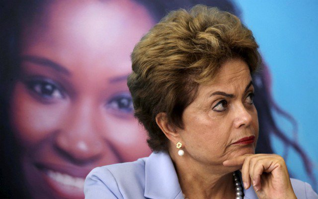 Forbes_Mexico's tweet photo. Senado de Brasil quita a Rousseff de la presidencia: enfrentará juicio político. https://t.co/VSIiNb0p4z https://t.co/d5QzCngFmK