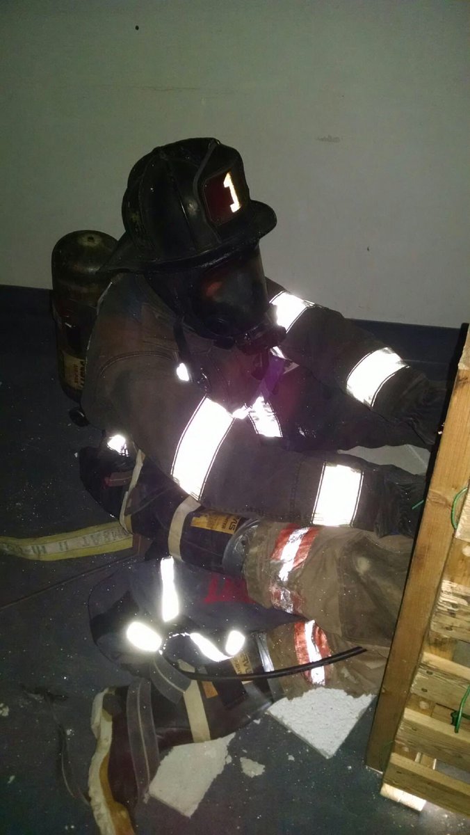 LincolntonFire's tweet photo. B shift conducting firefighter survival training. #ffsurvival #everyonegoeshome https://t.co/b70a13M2Ik
