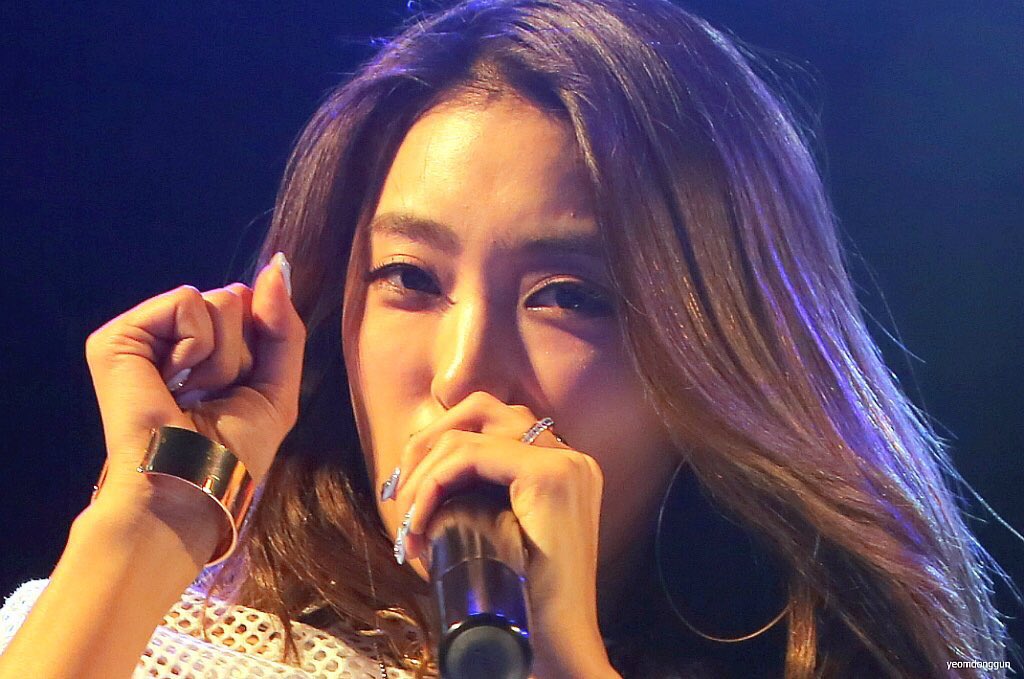 BoraUpdates's tweet photo. [FANTAKEN] 160511 #SISTAR #Bora @ Wonkwang University Cass Concert (4/7) Cr: 별을보다 | #씨스타 #보라 https://t.co/aN8rkwkvDq