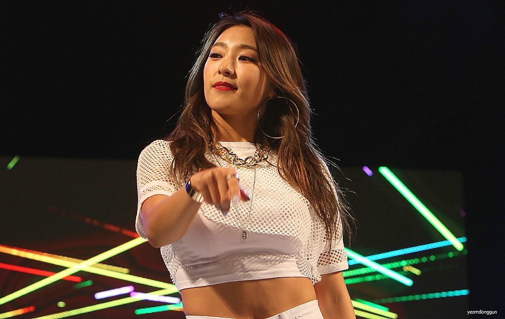 BoraUpdates's tweet photo. [FANTAKEN] 160511 #SISTAR #Bora @ Wonkwang University Cass Concert (3/7) Cr: 별을보다 | #씨스타 #보라 https://t.co/a6f9fBuget