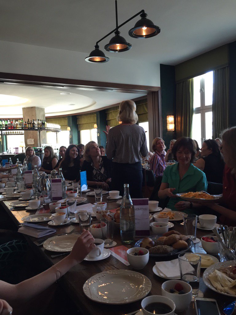 naviloapps's tweet photo. Vorstellungsrunde beim 3. #DWoman Breakfast. https://t.co/BB5IdCun5A