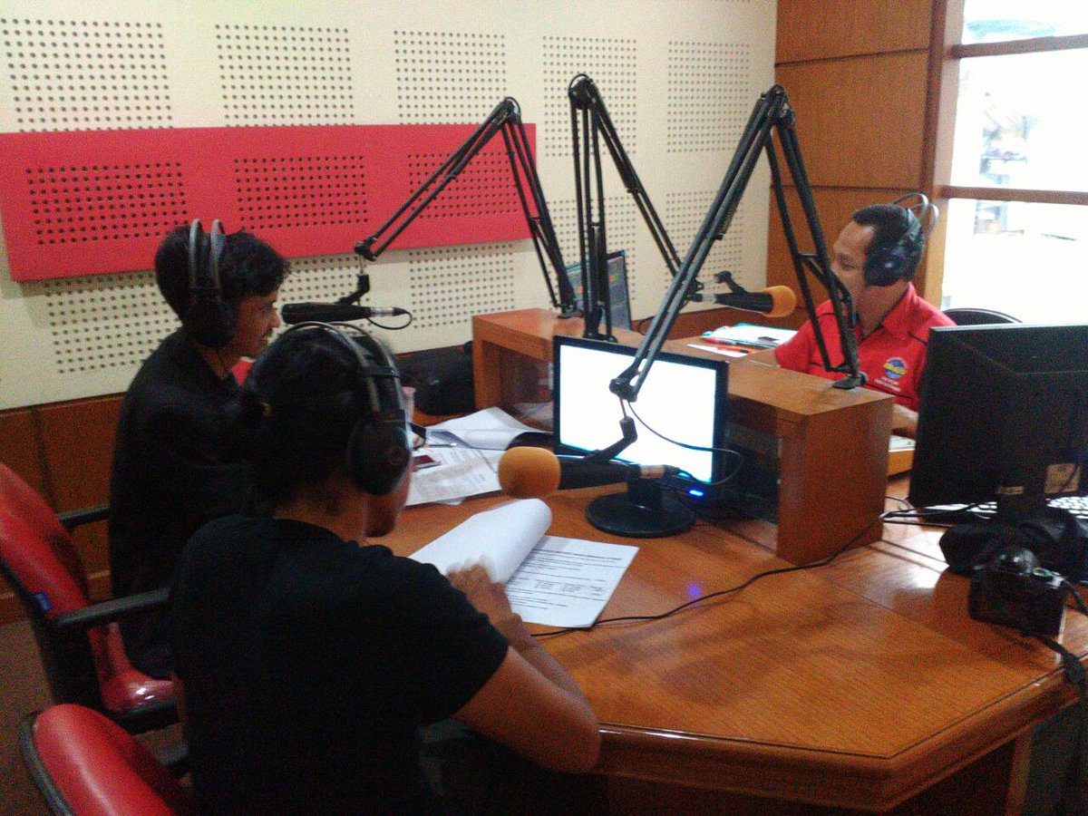 lima_management's tweet image. now on air @939mersifm talkshow seminar bisnis &quot;cara mudah menjadi importir barang china&quot; #infobisnis #kotatangerang